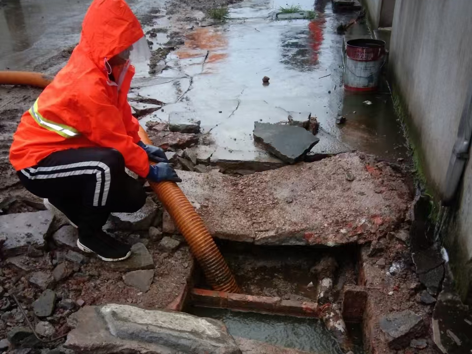 巫山专业清理污水池 炜誉市政以规范流程守护城市 “肠道”