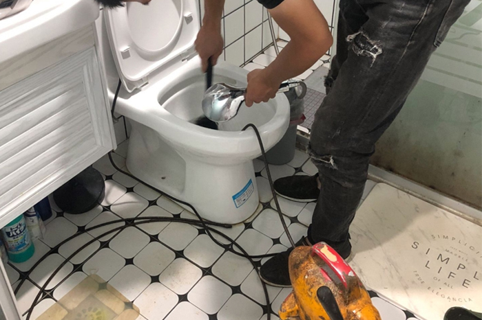 巫山马桶堵塞自己疏通还是找师傅?专业上门服务让你省时更省心